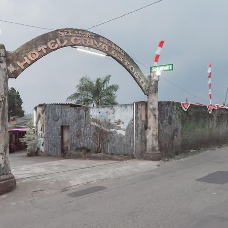 OYO 90596 Hotel Griya Astoeti Bogor Buitenkant foto