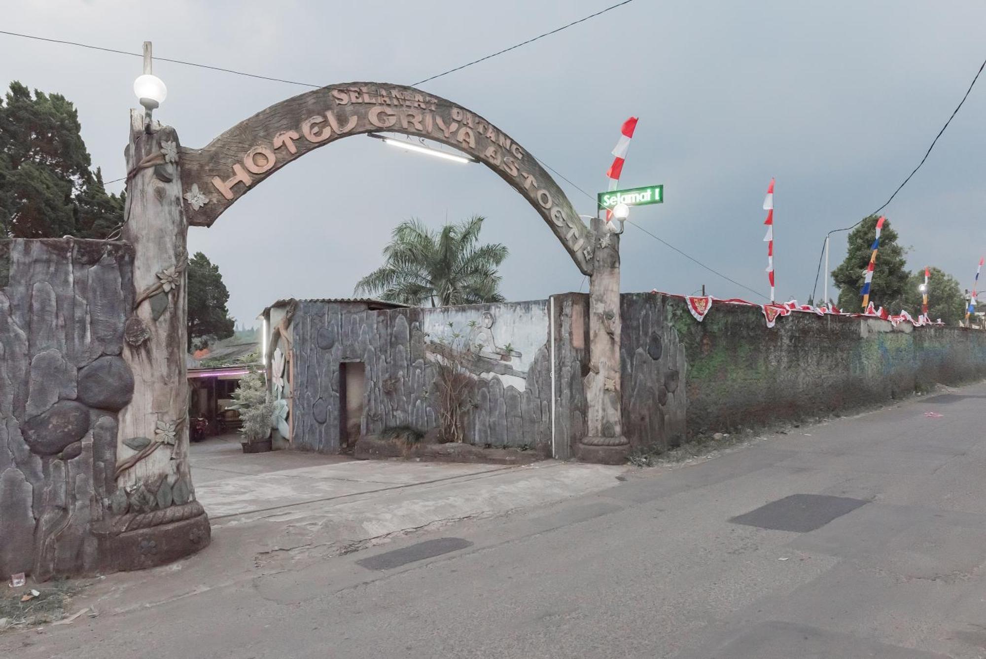 OYO 90596 Hotel Griya Astoeti Bogor Buitenkant foto