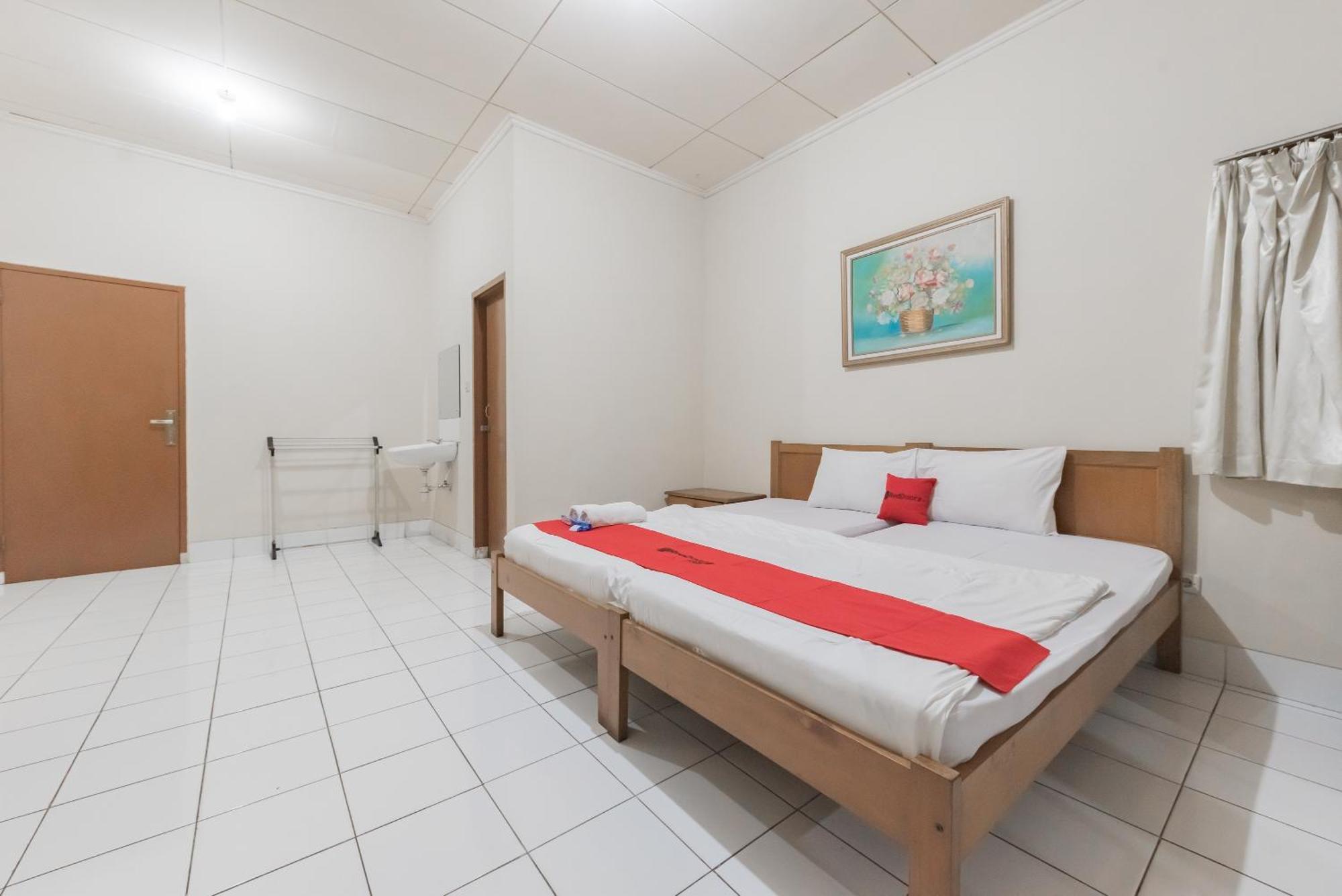 OYO 90596 Hotel Griya Astoeti Bogor Buitenkant foto