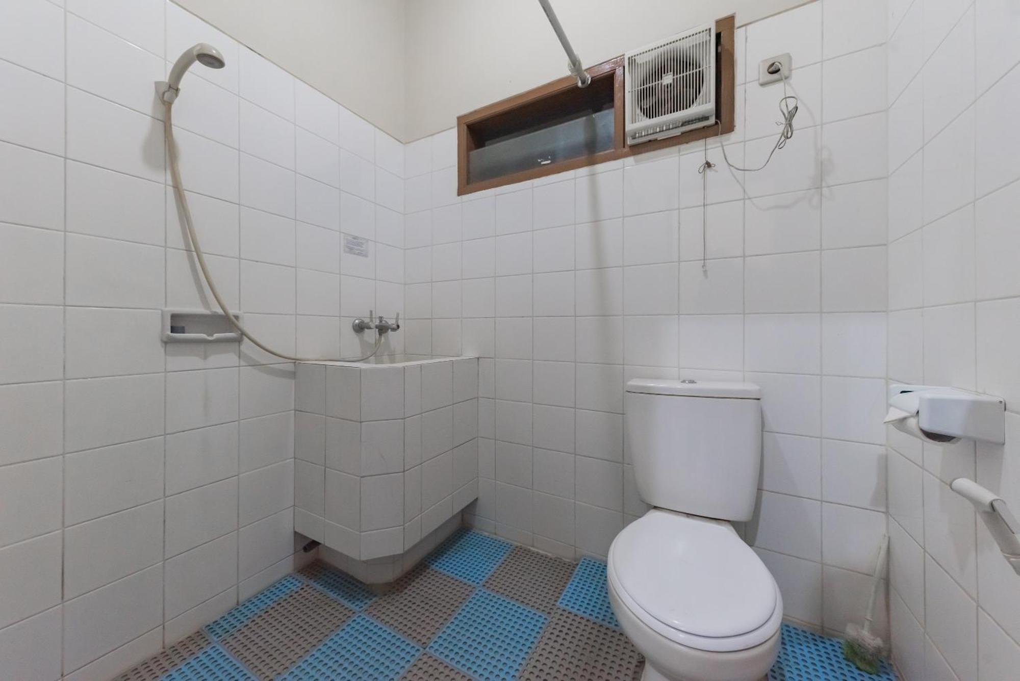 OYO 90596 Hotel Griya Astoeti Bogor Buitenkant foto