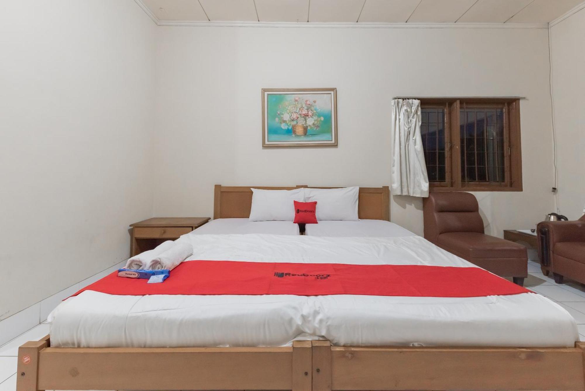 OYO 90596 Hotel Griya Astoeti Bogor Buitenkant foto