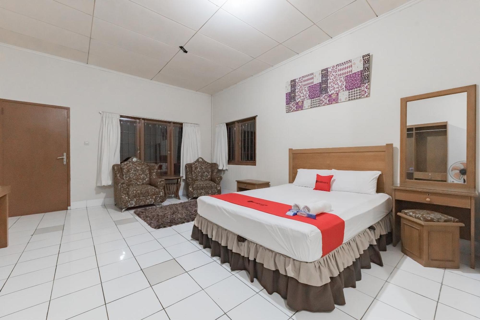 OYO 90596 Hotel Griya Astoeti Bogor Buitenkant foto