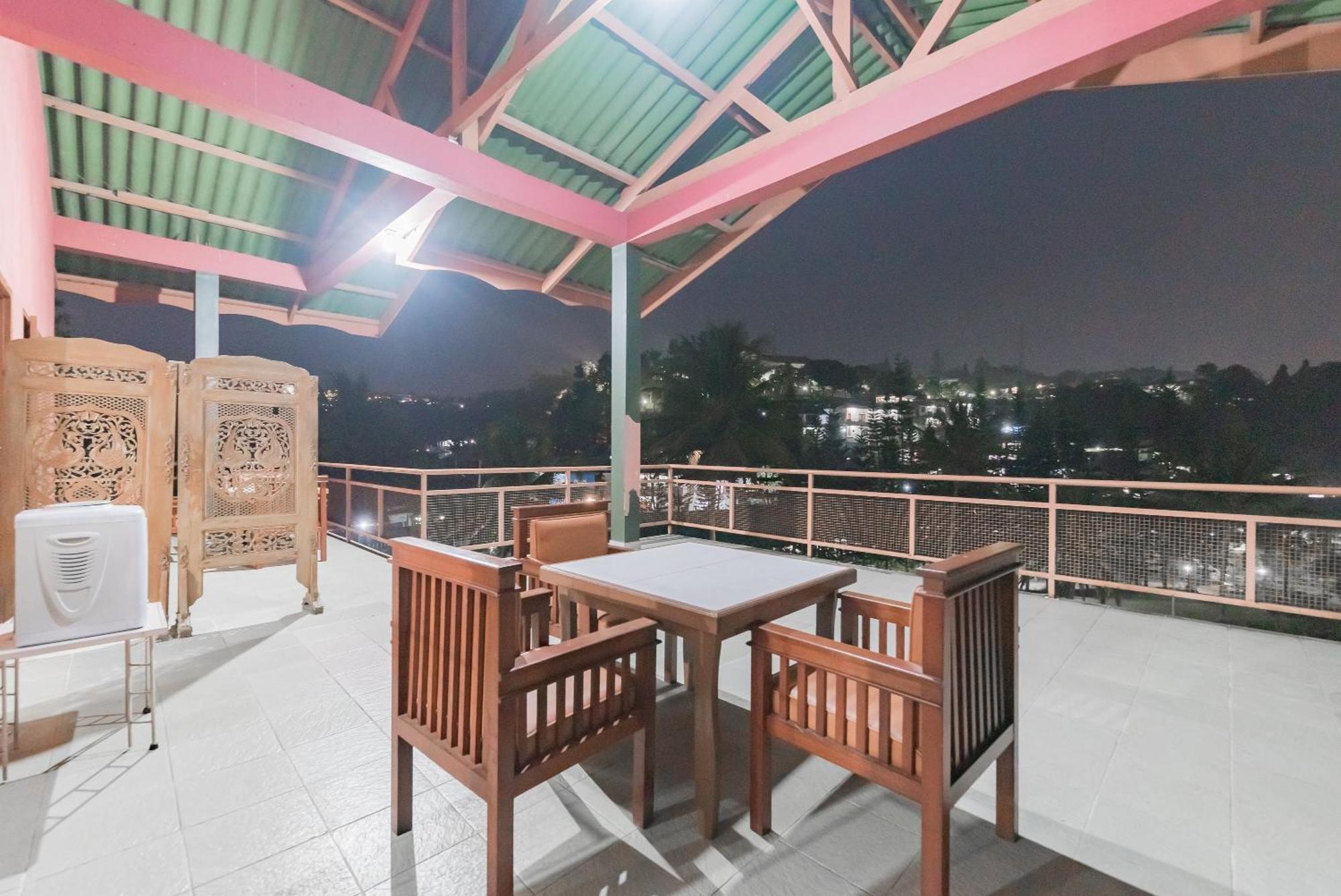 OYO 90596 Hotel Griya Astoeti Bogor Buitenkant foto