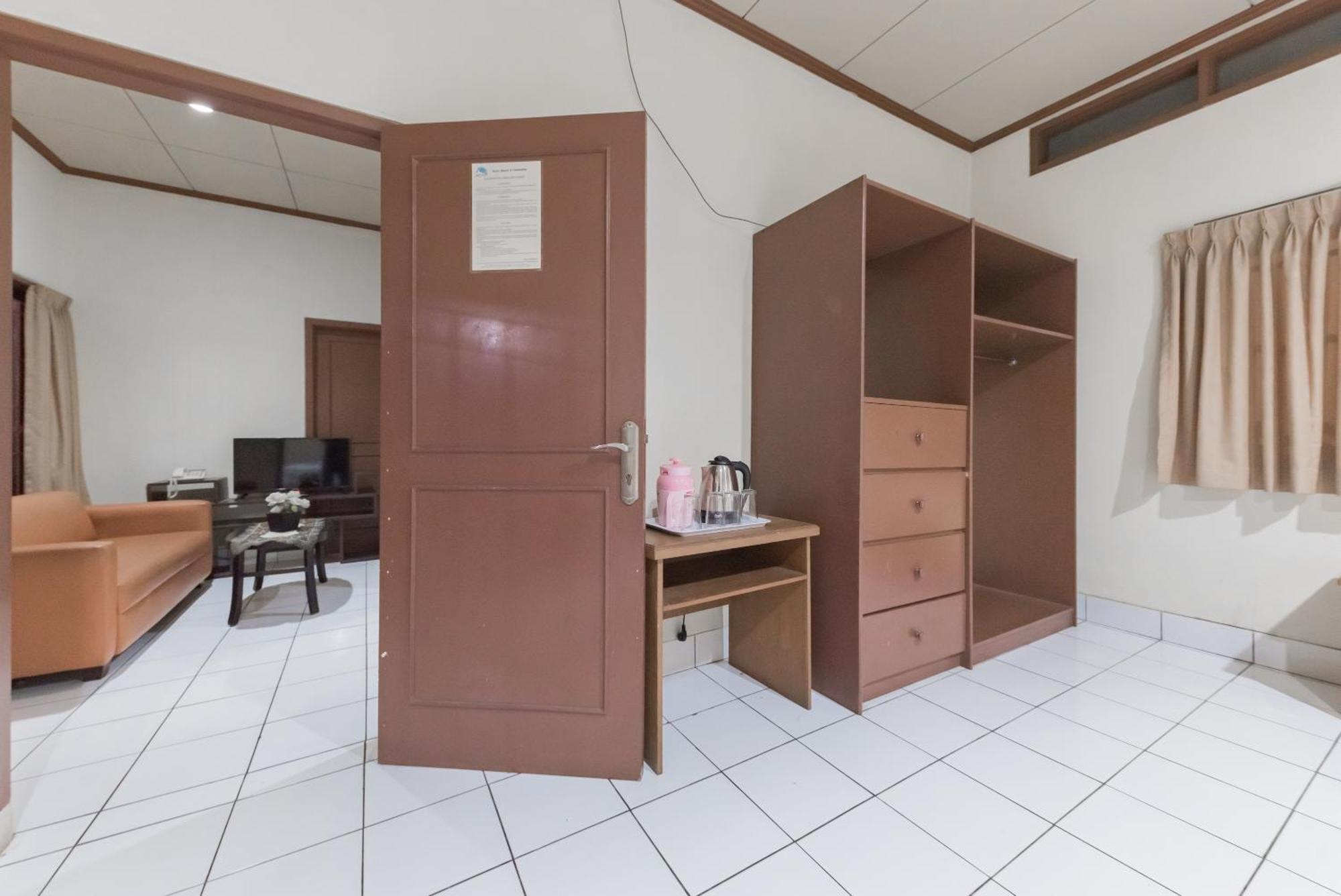 OYO 90596 Hotel Griya Astoeti Bogor Buitenkant foto