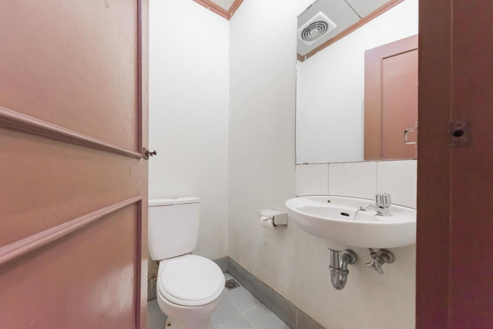 OYO 90596 Hotel Griya Astoeti Bogor Buitenkant foto