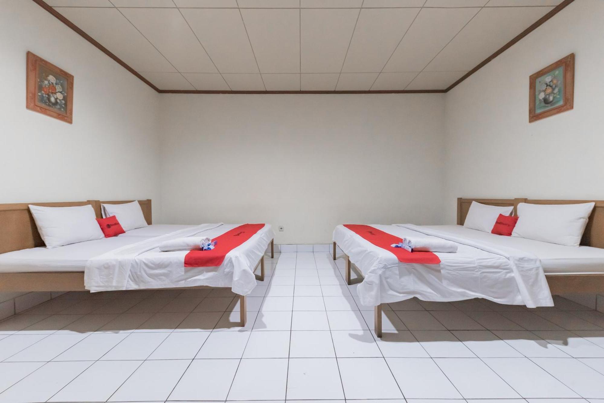 OYO 90596 Hotel Griya Astoeti Bogor Buitenkant foto